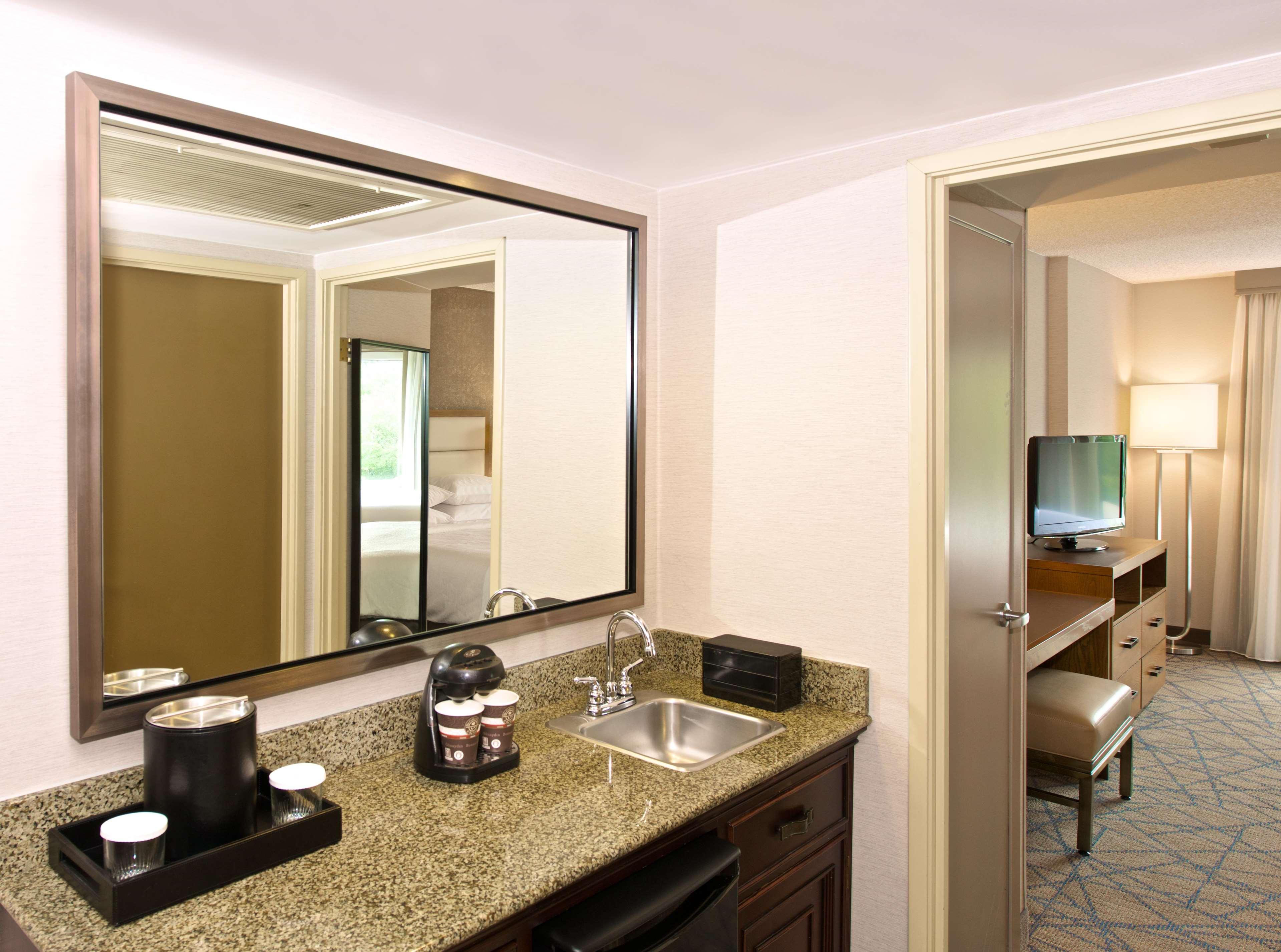Embassy Suites By Hilton Seattle North Lynnwood Room photo